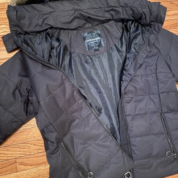 Woman’s winter jacket - Picture 2 of 3